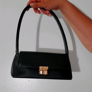 Black shoulder bag